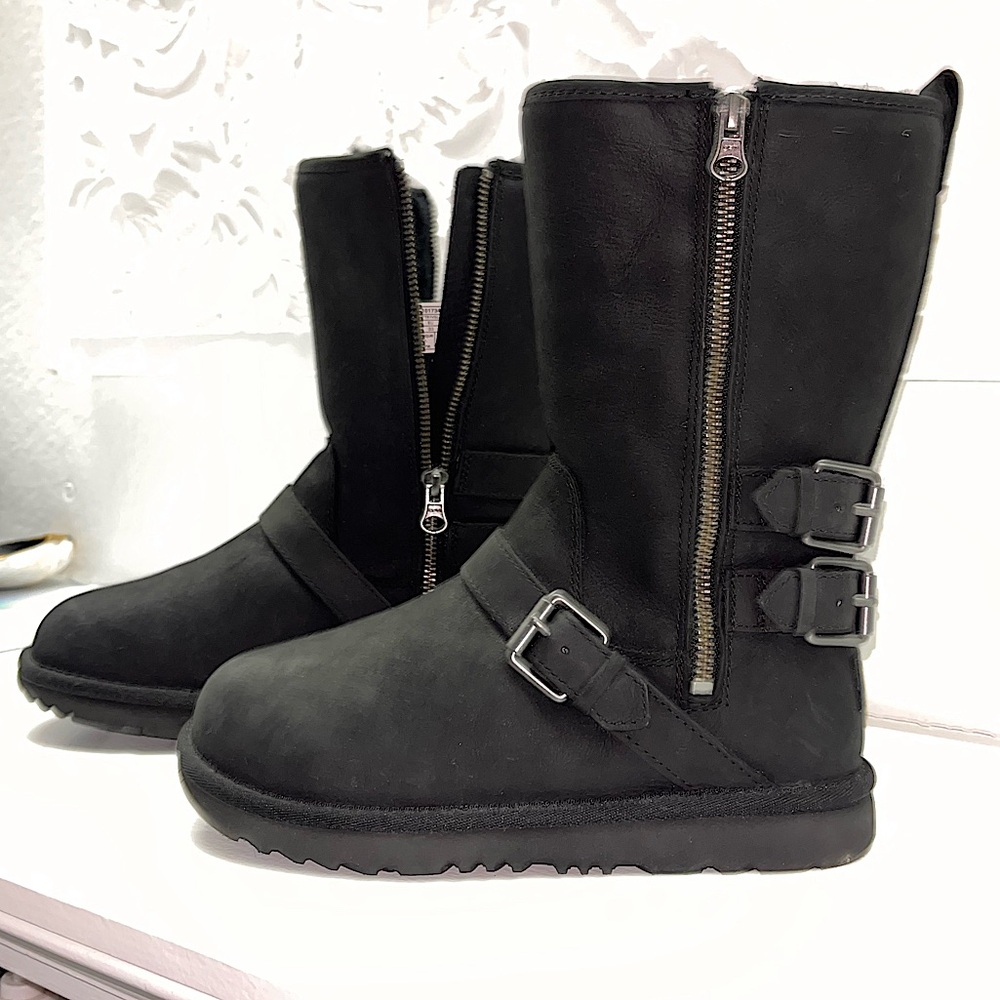 💯 Authentic Black Uggs / Girls